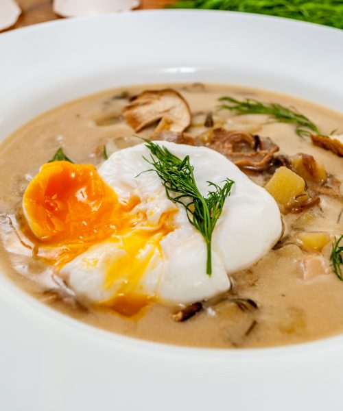 Czech,Traditional,Soup,Kulajda,With,Dill,And,Mushroom,And,Poached